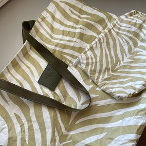 Aloha Collection Day Day Tripper & small pouch Set